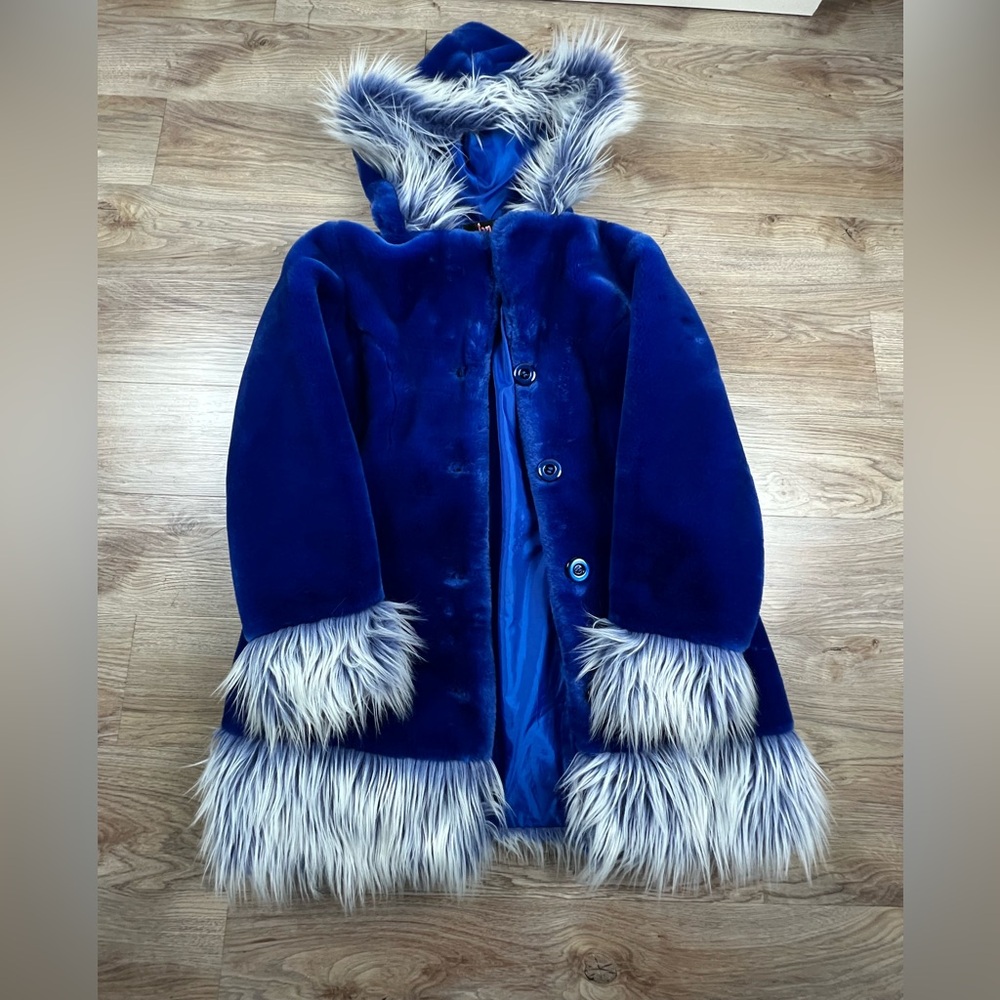 Super Soft Faux Fur Blanc Noir Vibrant Blue Coat Fur Fringe M Penny Lane